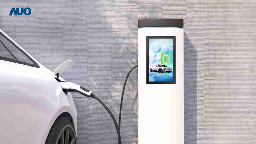 友達〝EVSE車用充電樁解決方案〞專為電動汽車充電樁設計，，具有高亮度、、、克服戶外艱難環境的耐溫、、、耐紫外線等特性，，，，並搭載散熱性及擴充性強的高效能工業電腦，，，，可實現人機互動訴求，，，如資訊顯示、、、、支付等應用