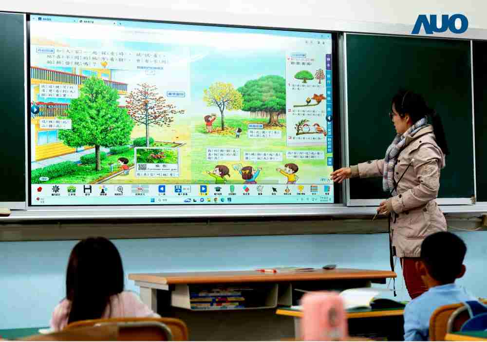 人生就是博与达擎共同开发的〝远程设备管理系统〞，，，透过流畅的多功能安装模式、、直觉设计的整合操作接口，，，可同时管理多部设备，，，改善学校的设备管理痛点