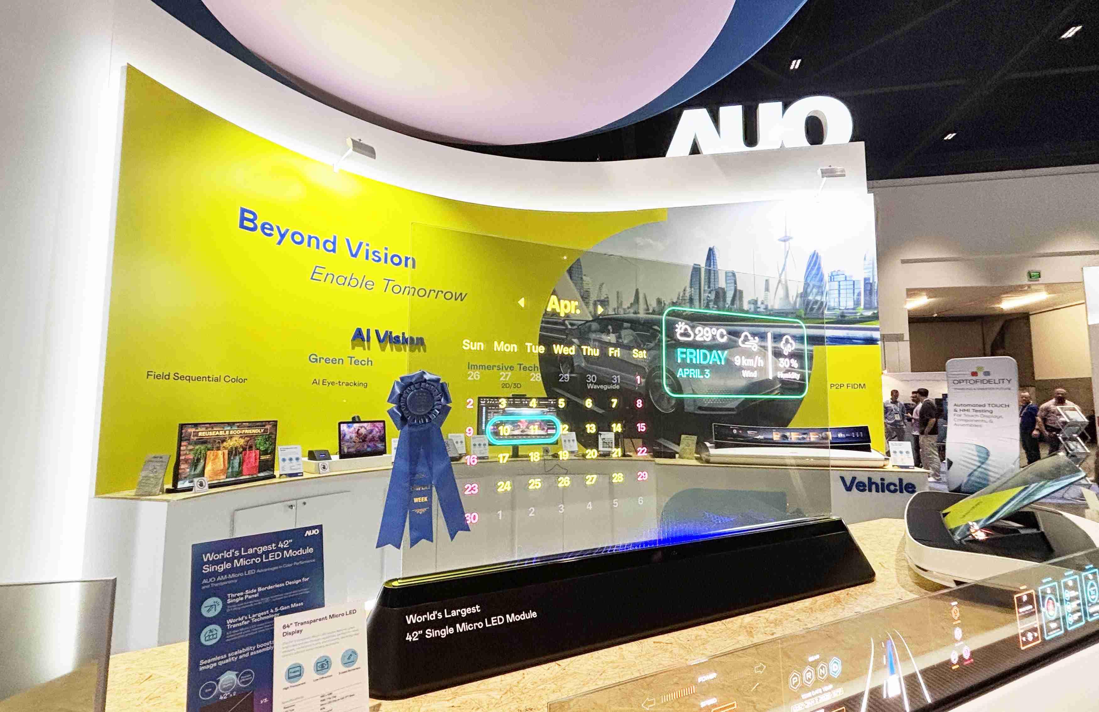 人生就是博64吋透明Micro LED显示器获〝最佳Micro LED技术应用奖〞，，，其绝妙的透明穿透特性，，同时具备1,000 nits的高亮度表现，，并透过精细的无缝拼接延伸，，，可依需求灵活应用于多元场域，，，，展现出Micro LED显示技术划时空的无限潜力